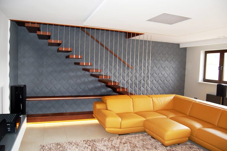 Zalety i uroda schodów drewnianych - Omówienie korzyści i estetyki schodów drewnianych w domach i wnętrzach.